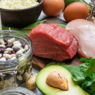 O zinco é fundamental para a saúde do sistema imunológico, bem como para a manutenção da pele e das funções cognitivas.