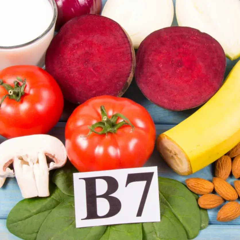  Importante para a saúde da pele, cabelos e unhas, além de ser envolvida no metabolismo de gorduras, carboidratos e proteínas.